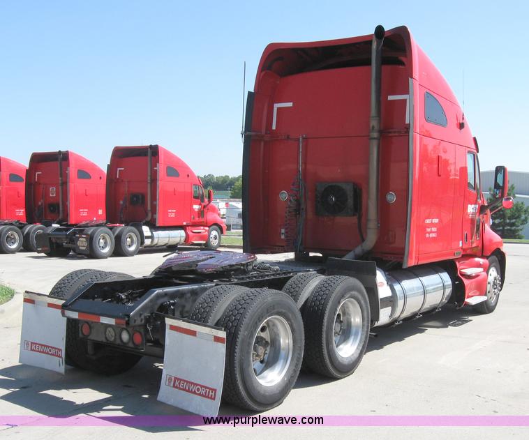 image for item 5121 2004 Kenworth T2000 semi truck