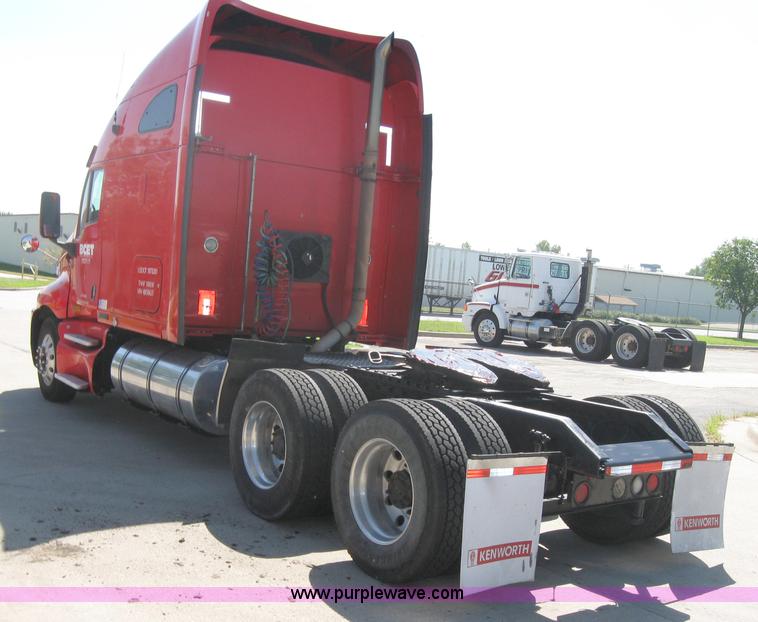 image for item 5121 2004 Kenworth T2000 semi truck