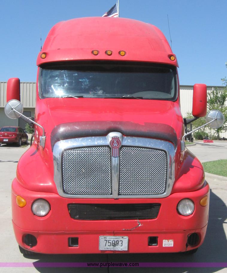 image for item 5121 2004 Kenworth T2000 semi truck