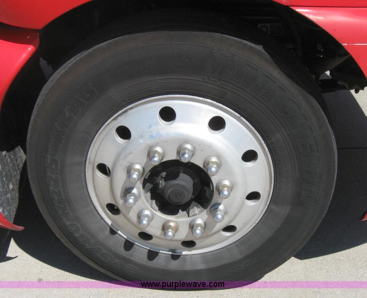 image for item 5121 2004 Kenworth T2000 semi truck