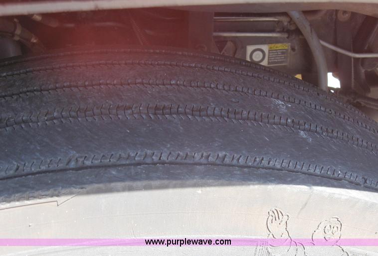 image for item 5121 2004 Kenworth T2000 semi truck