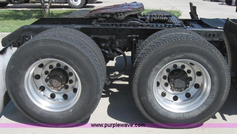 image for item 5121 2004 Kenworth T2000 semi truck