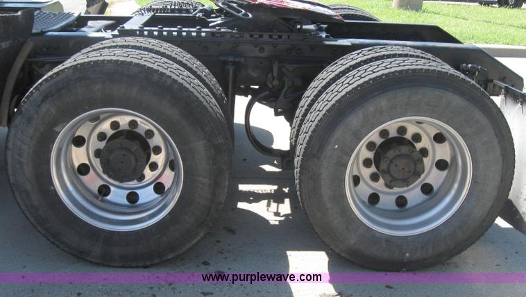 image for item 5121 2004 Kenworth T2000 semi truck