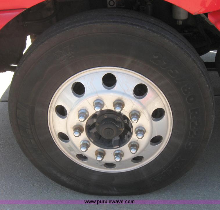 image for item 5121 2004 Kenworth T2000 semi truck