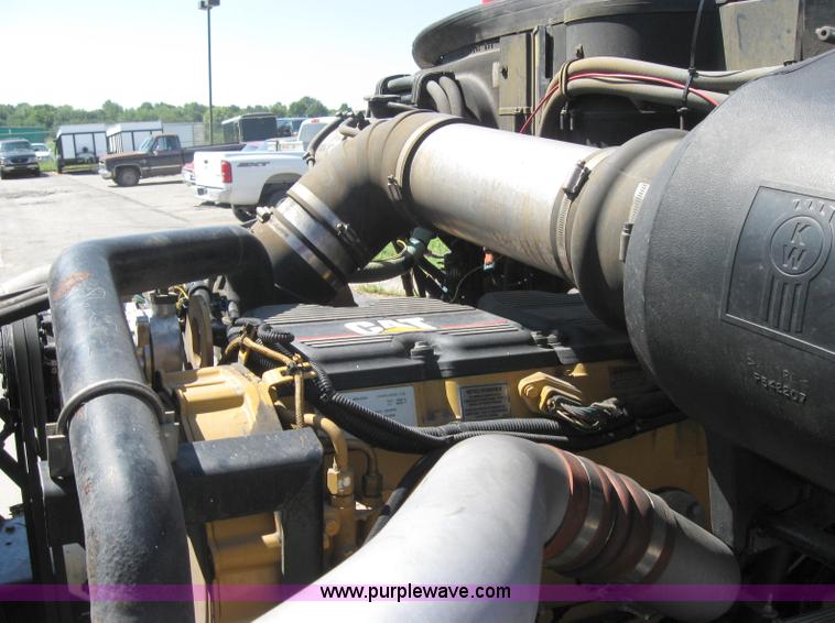 image for item 5121 2004 Kenworth T2000 semi truck