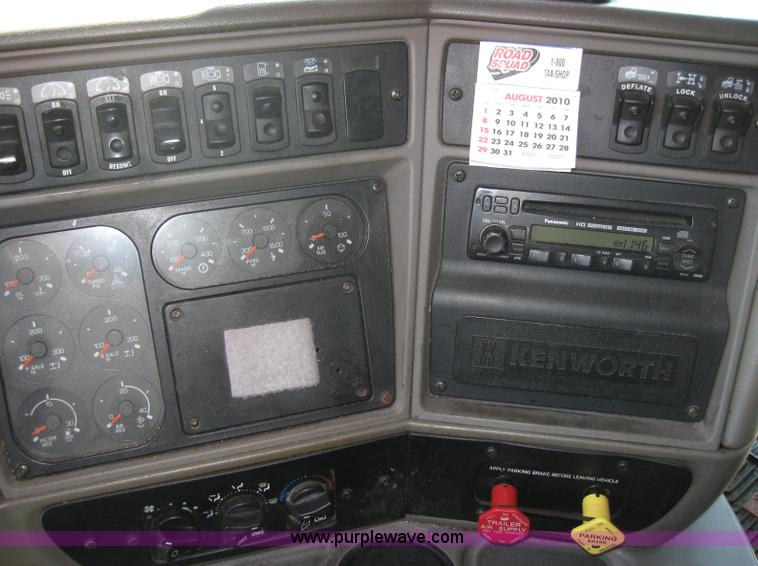 image for item 5121 2004 Kenworth T2000 semi truck