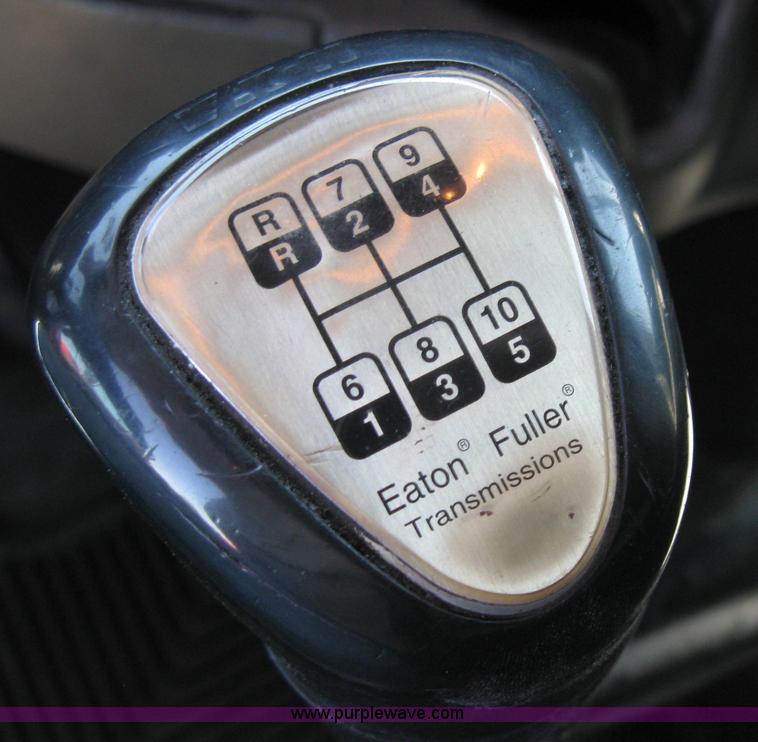 image for item 5121 2004 Kenworth T2000 semi truck