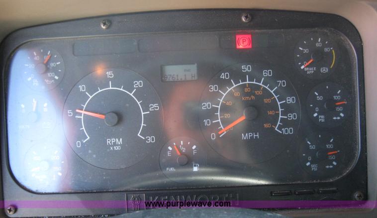 image for item 5121 2004 Kenworth T2000 semi truck