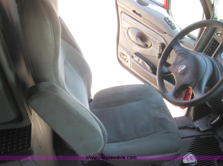 image for item 5121 2004 Kenworth T2000 semi truck