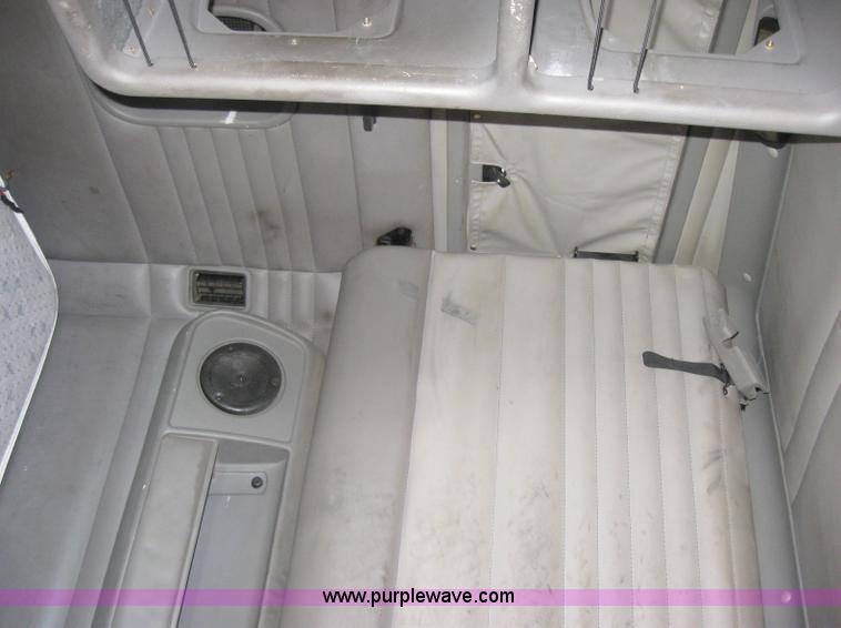 image for item 5121 2004 Kenworth T2000 semi truck