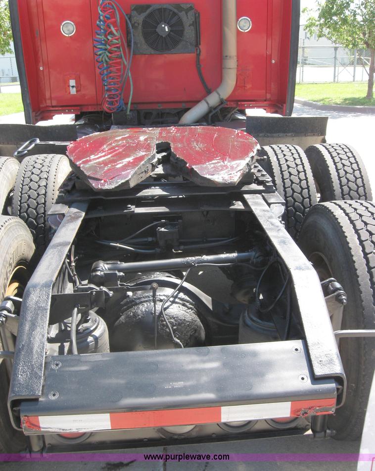 image for item 5121 2004 Kenworth T2000 semi truck