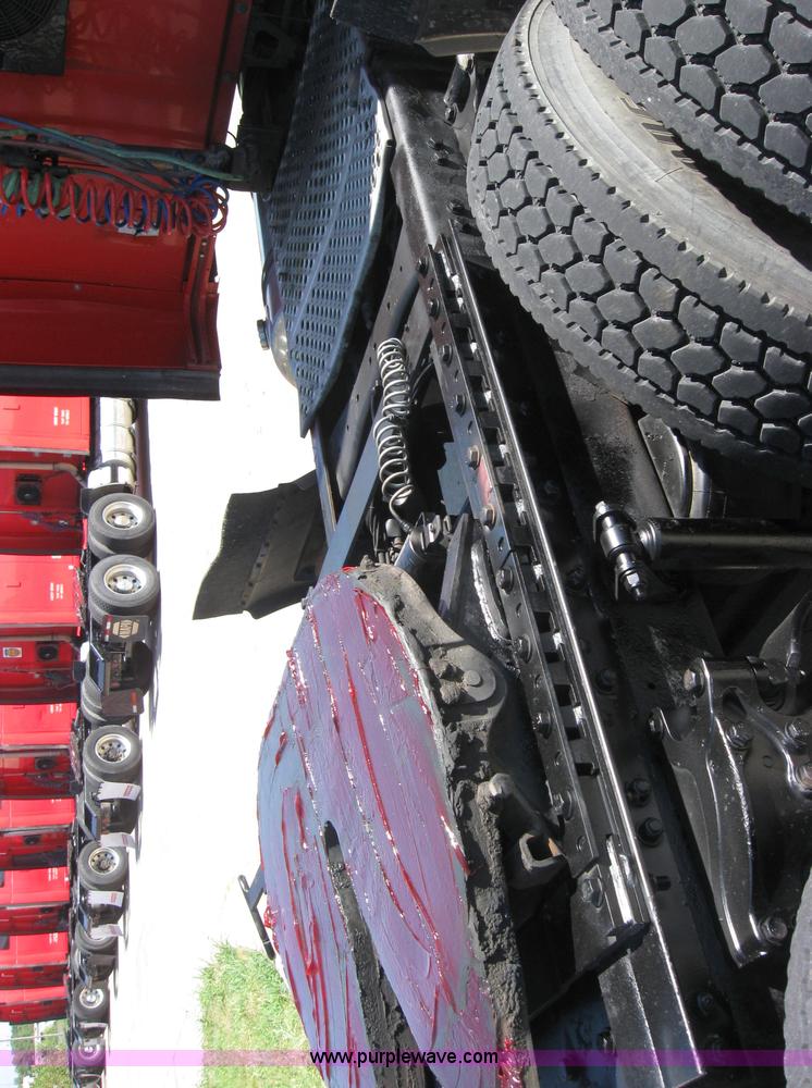 image for item 5121 2004 Kenworth T2000 semi truck