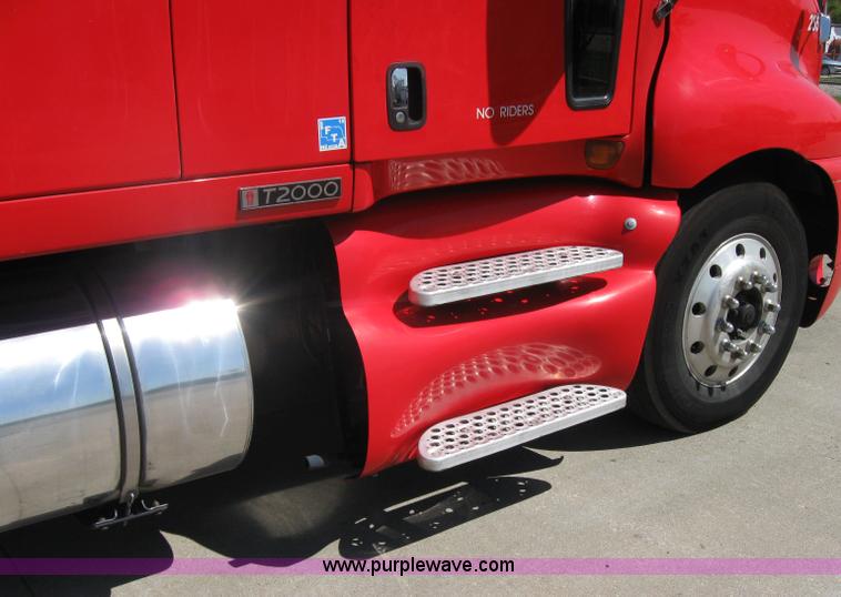 image for item 5121 2004 Kenworth T2000 semi truck