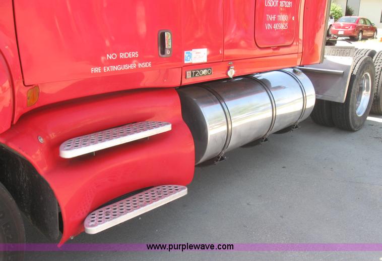 image for item 5121 2004 Kenworth T2000 semi truck