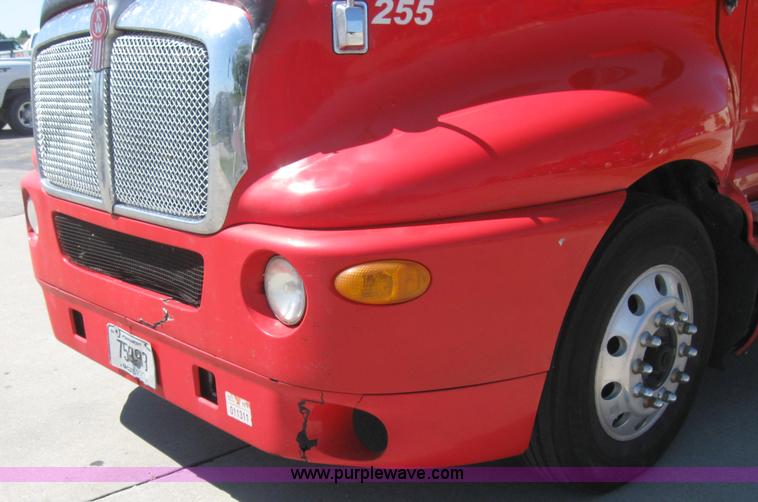 image for item 5121 2004 Kenworth T2000 semi truck