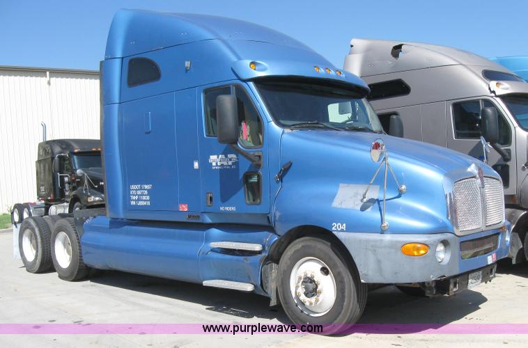 image for item 5122 2001 Kenworth T2000 semi truck