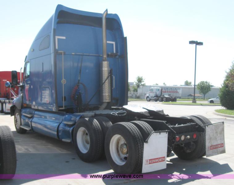image for item 5122 2001 Kenworth T2000 semi truck