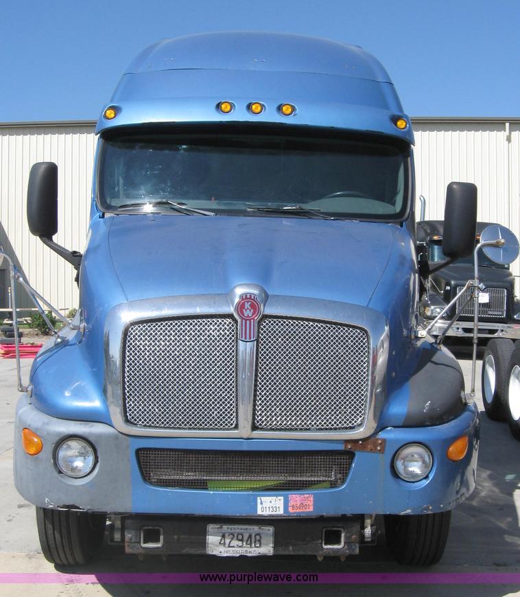 image for item 5122 2001 Kenworth T2000 semi truck