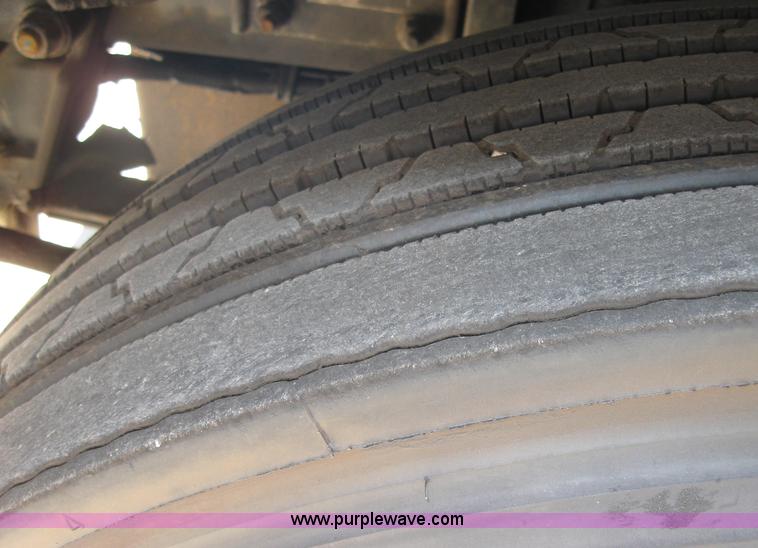 image for item 5122 2001 Kenworth T2000 semi truck