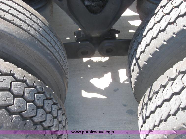 image for item 5122 2001 Kenworth T2000 semi truck