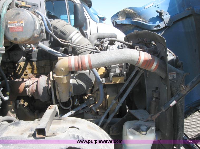 image for item 5122 2001 Kenworth T2000 semi truck