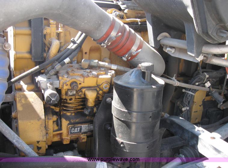 image for item 5122 2001 Kenworth T2000 semi truck