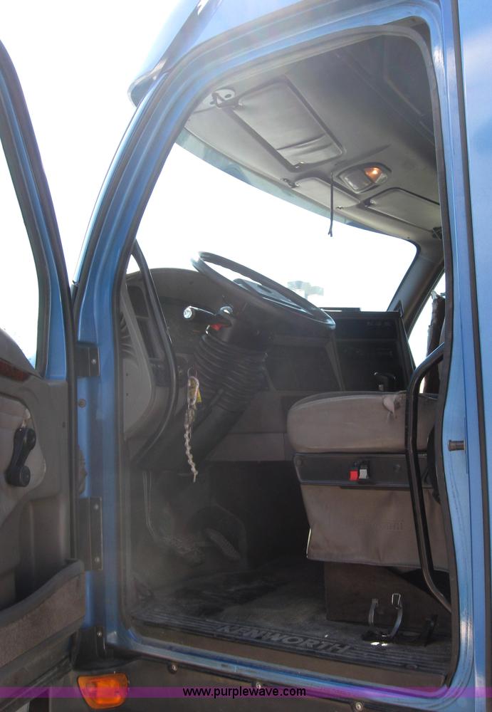 image for item 5122 2001 Kenworth T2000 semi truck