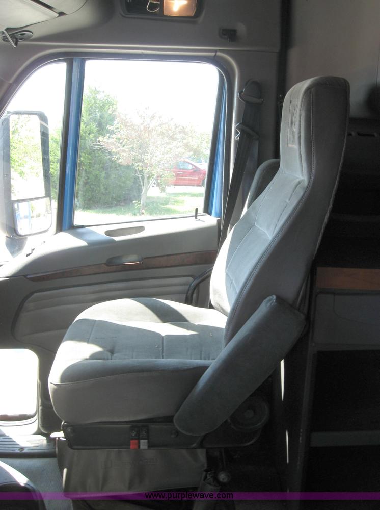 image for item 5122 2001 Kenworth T2000 semi truck