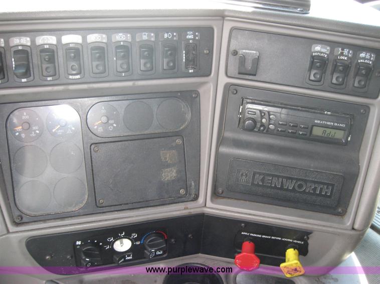 image for item 5122 2001 Kenworth T2000 semi truck