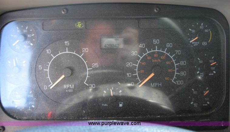 image for item 5122 2001 Kenworth T2000 semi truck