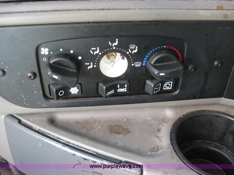 image for item 5122 2001 Kenworth T2000 semi truck