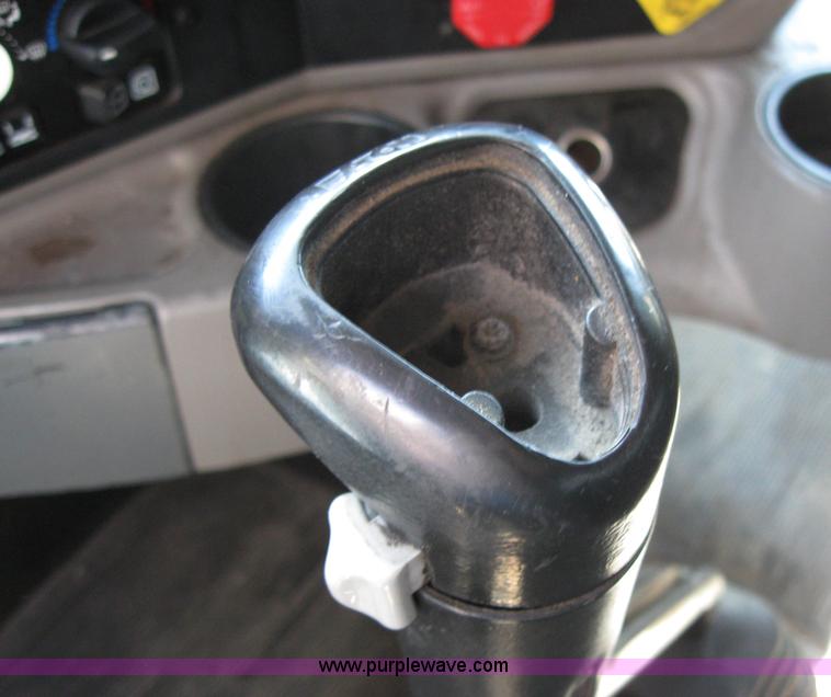 image for item 5122 2001 Kenworth T2000 semi truck