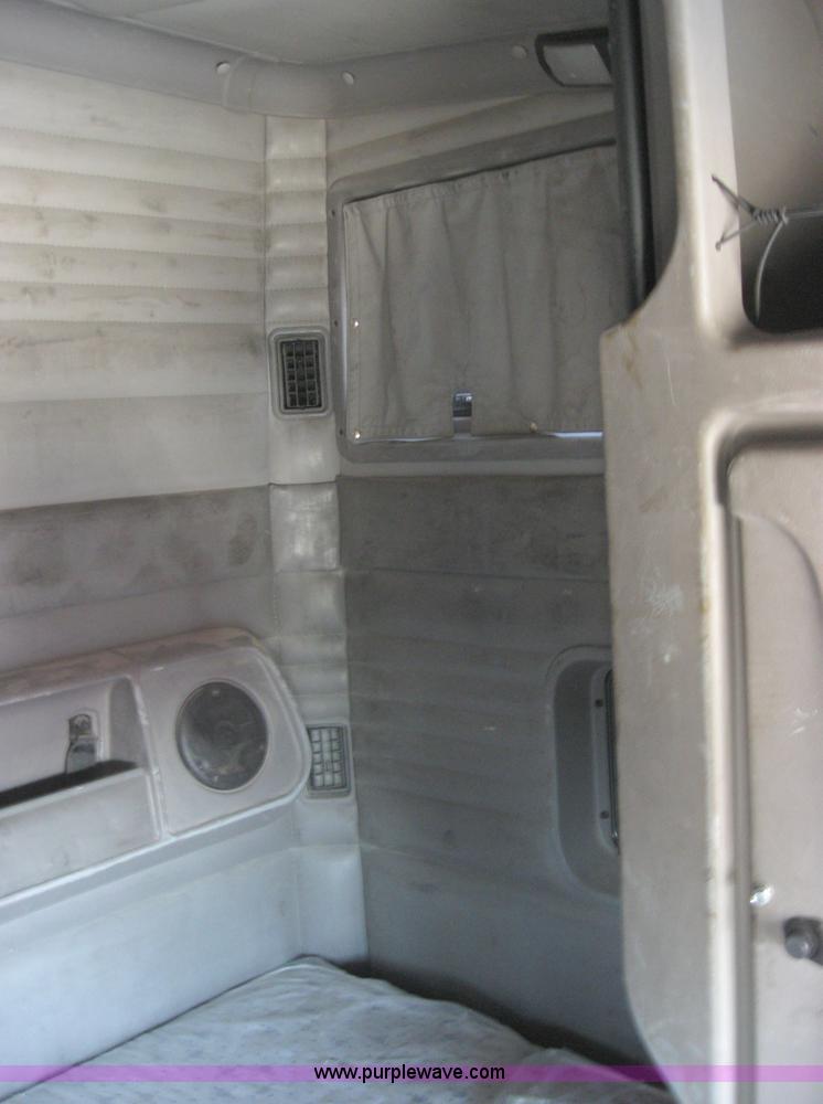 image for item 5122 2001 Kenworth T2000 semi truck