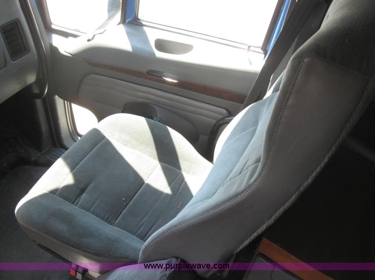 image for item 5122 2001 Kenworth T2000 semi truck