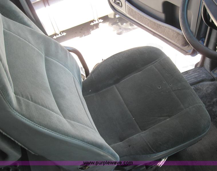 image for item 5122 2001 Kenworth T2000 semi truck