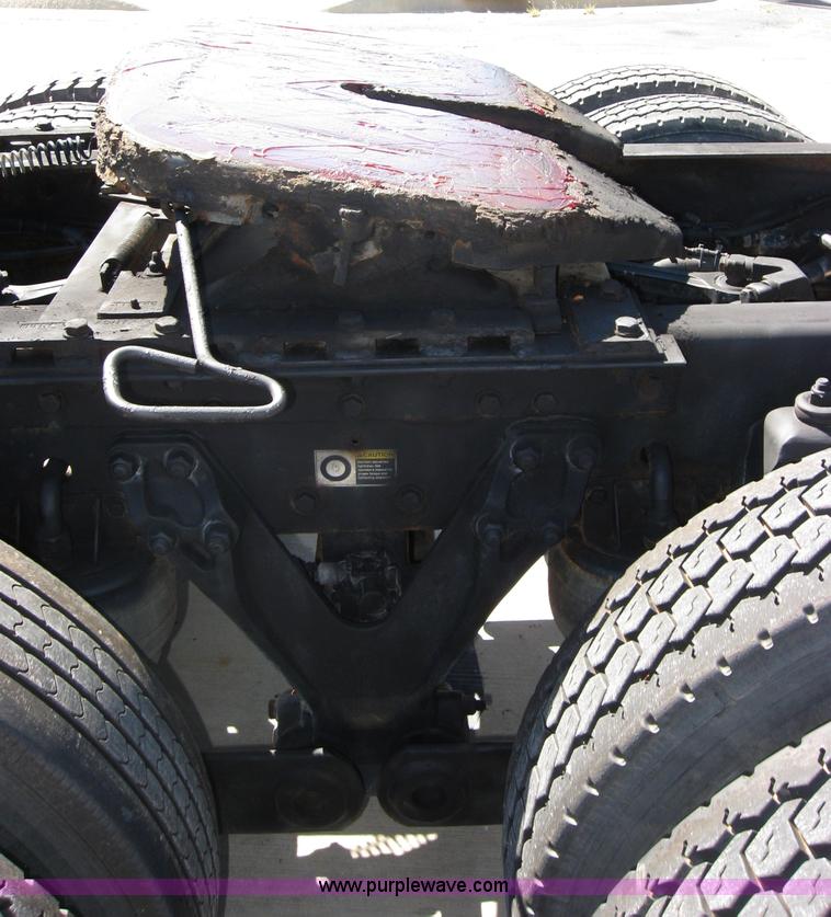 image for item 5122 2001 Kenworth T2000 semi truck