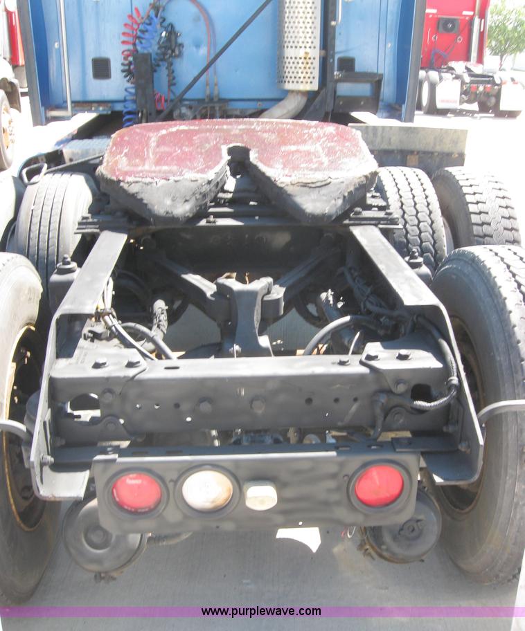 image for item 5122 2001 Kenworth T2000 semi truck