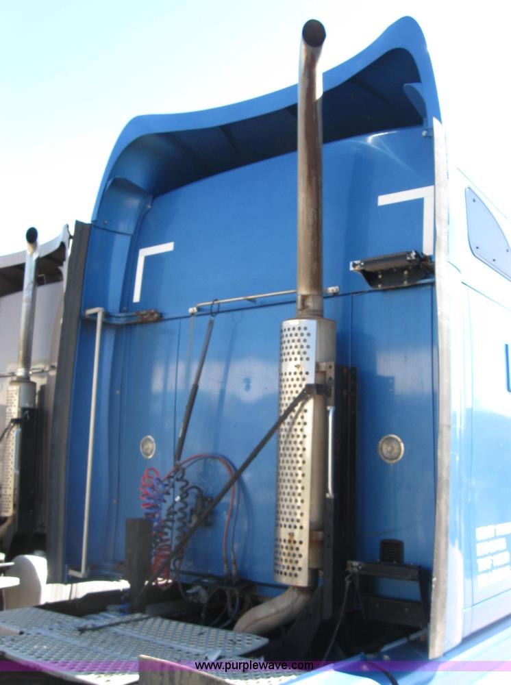 image for item 5122 2001 Kenworth T2000 semi truck