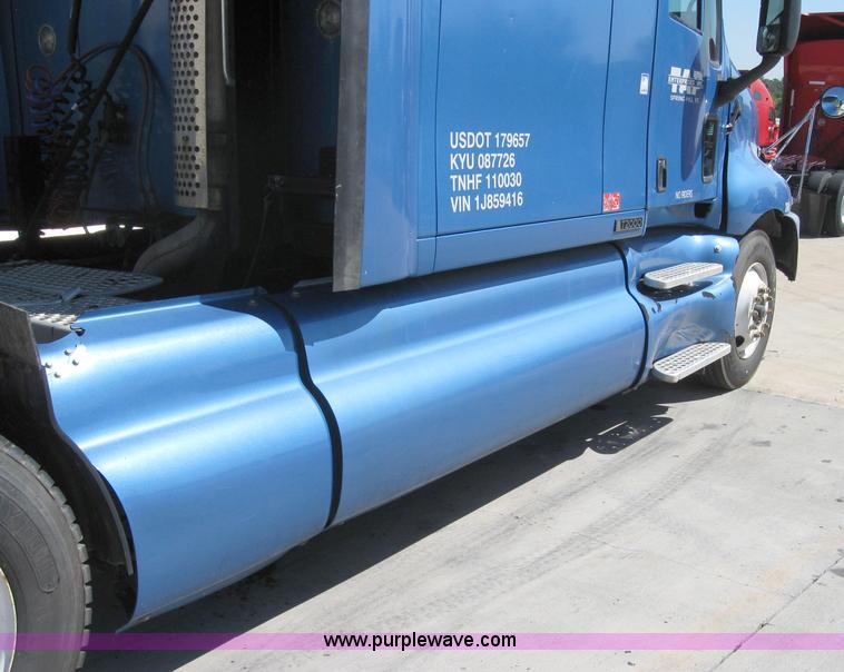 image for item 5122 2001 Kenworth T2000 semi truck