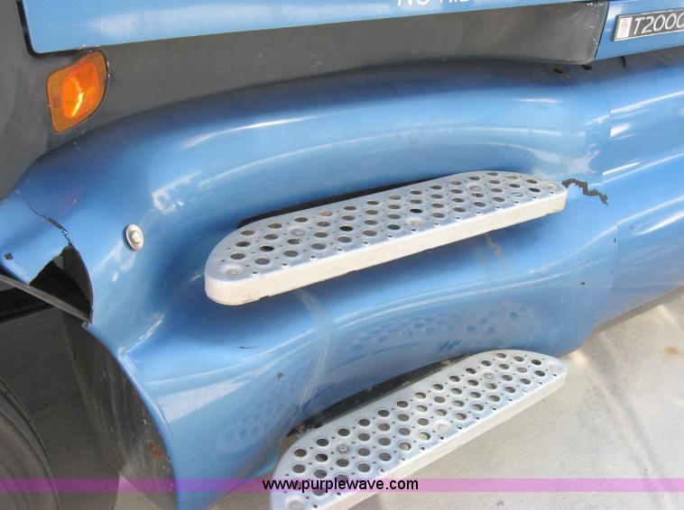 image for item 5122 2001 Kenworth T2000 semi truck