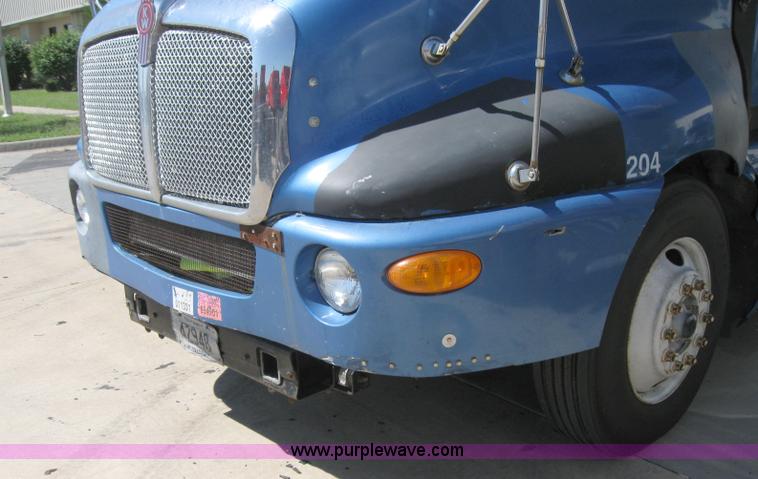 image for item 5122 2001 Kenworth T2000 semi truck
