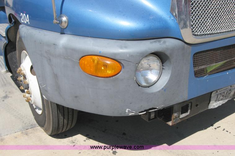 image for item 5122 2001 Kenworth T2000 semi truck