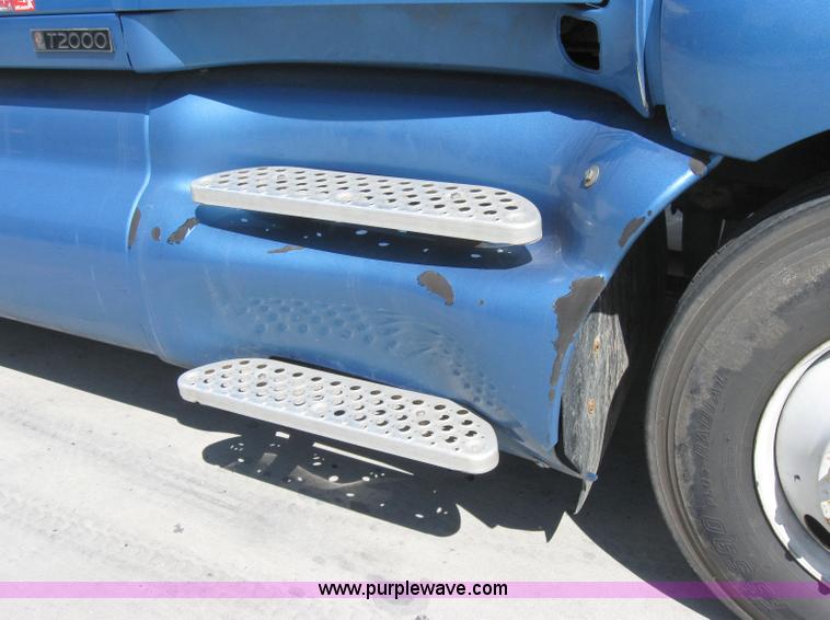 image for item 5122 2001 Kenworth T2000 semi truck