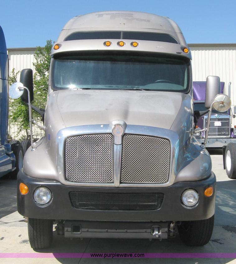 image for item 5123 1998 Kenworth T2000 semi truck