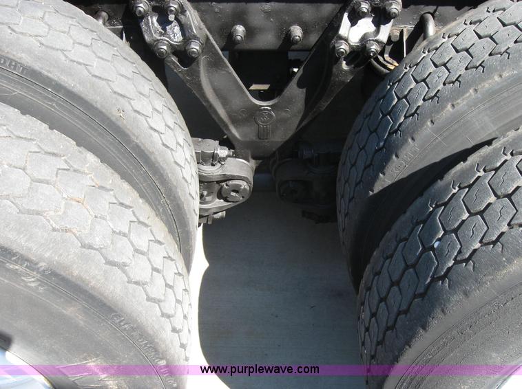 image for item 5123 1998 Kenworth T2000 semi truck