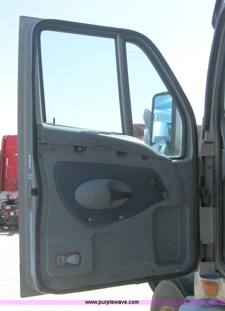 image for item 5123 1998 Kenworth T2000 semi truck