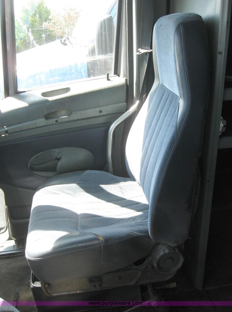 image for item 5123 1998 Kenworth T2000 semi truck