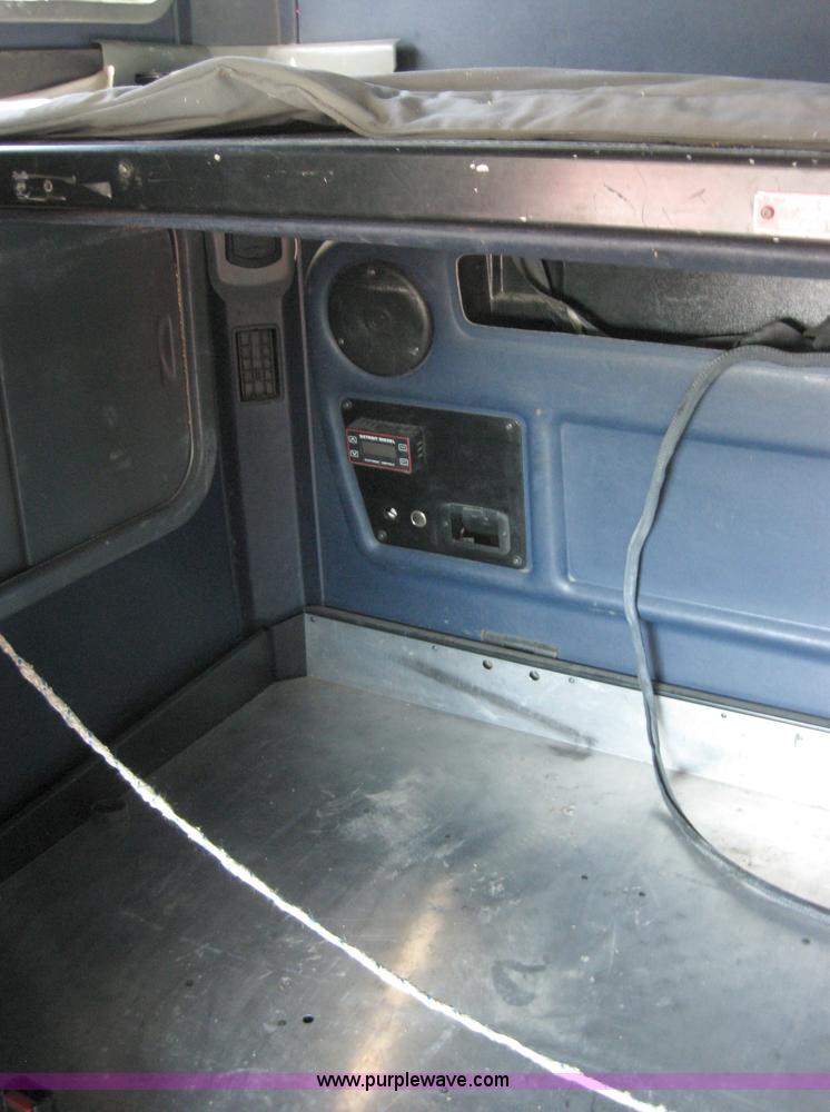 image for item 5123 1998 Kenworth T2000 semi truck