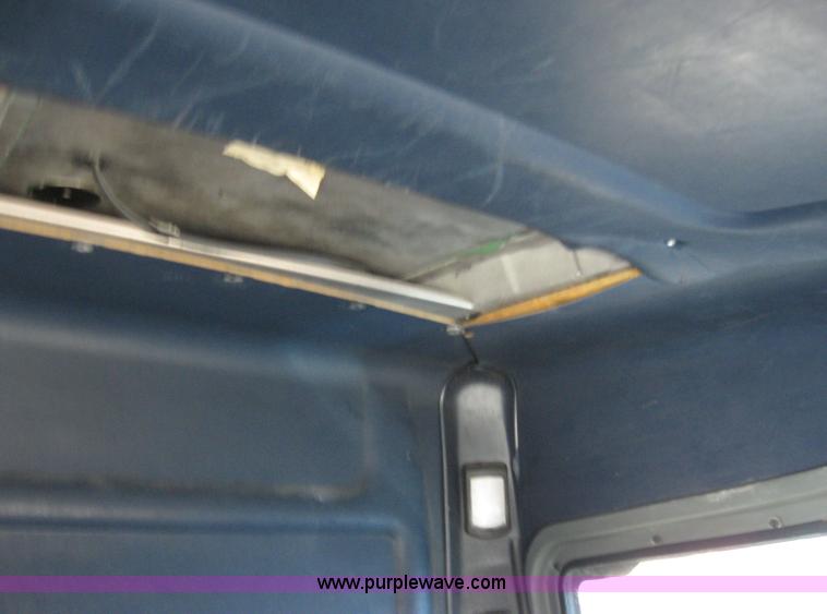 image for item 5123 1998 Kenworth T2000 semi truck