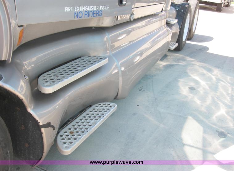 image for item 5123 1998 Kenworth T2000 semi truck